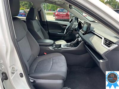 2020 Toyota RAV4 XLE   - Photo 8 - Richmond, IN 47374