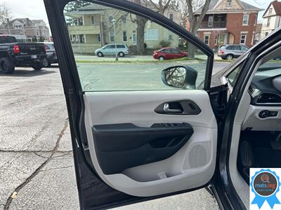 2020 Chrysler Pacifica Touring L 35th Anniv - Photo 8 - Richmond, IN 47374