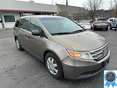 2013 Honda Odyssey LX *Aftermarket Leather, NO power sliding doors*   - Photo 2 - Richmond, IN 47374