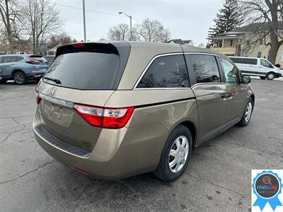 2013 Honda Odyssey LX *Aftermarket Leather, NO power sliding doors*   - Photo 3 - Richmond, IN 47374