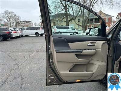 2013 Honda Odyssey LX *Aftermarket Leather, NO power sliding doors*   - Photo 8 - Richmond, IN 47374