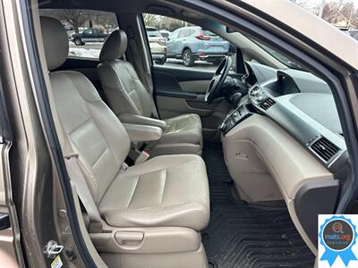 2013 Honda Odyssey LX *Aftermarket Leather, NO power sliding doors*   - Photo 12 - Richmond, IN 47374