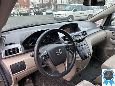 2013 Honda Odyssey LX *Aftermarket Leather, NO power sliding doors*   - Photo 9 - Richmond, IN 47374