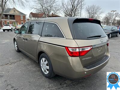 2013 Honda Odyssey LX *Aftermarket Leather, NO power sliding doors*   - Photo 4 - Richmond, IN 47374