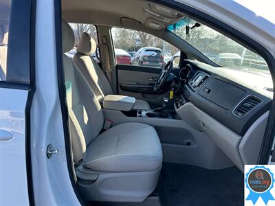 2018 Kia Sedona L   - Photo 13 - Richmond, IN 47374