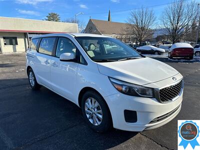 2018 Kia Sedona L   - Photo 2 - Richmond, IN 47374
