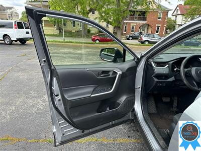 2020 Toyota RAV4 LE   - Photo 8 - Richmond, IN 47374