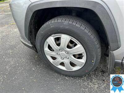 2020 Toyota RAV4 LE   - Photo 7 - Richmond, IN 47374