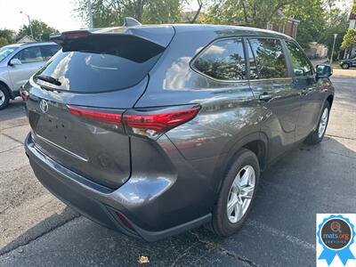 2023 Toyota Highlander L   - Photo 3 - Richmond, IN 47374