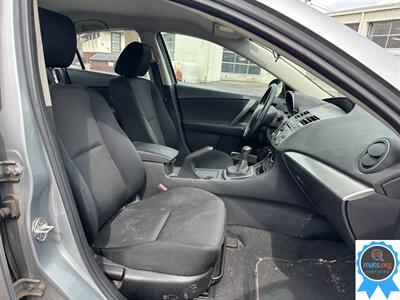 2012 Mazda Mazda3 i Touring   - Photo 6 - Richmond, IN 47374