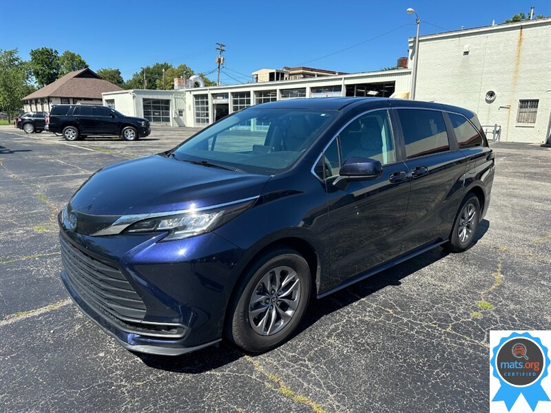 2023 Toyota Sienna LE 8-Passenger   - Photo 1 - Richmond, IN 47374