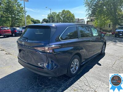 2023 Toyota Sienna LE 8-Passenger   - Photo 3 - Richmond, IN 47374