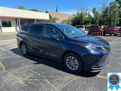 2023 Toyota Sienna LE 8-Passenger   - Photo 2 - Richmond, IN 47374