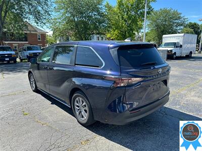 2023 Toyota Sienna LE 8-Passenger   - Photo 4 - Richmond, IN 47374