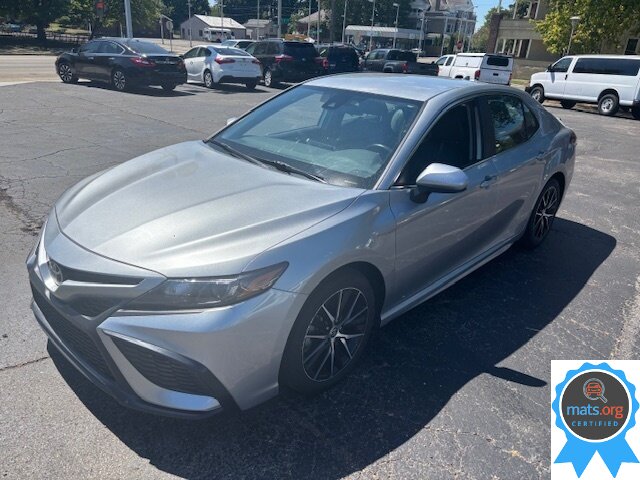 2021 Toyota Camry SE - Photo 1 - Richmond, IN 47374