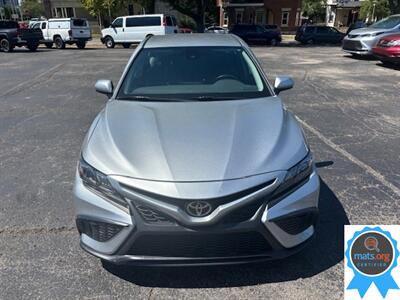2021 Toyota Camry SE   - Photo 3 - Richmond, IN 47374