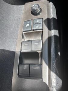 2021 Toyota Camry SE   - Photo 11 - Richmond, IN 47374