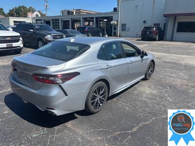 2021 Toyota Camry SE   - Photo 5 - Richmond, IN 47374