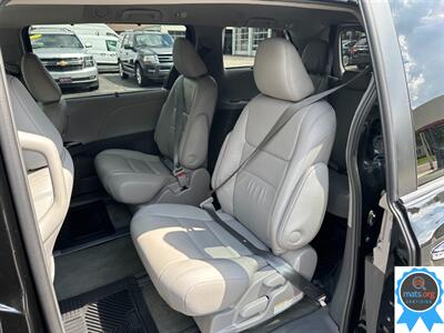 2015 Toyota Sienna XLE 7-Passenger   - Photo 11 - Richmond, IN 47374