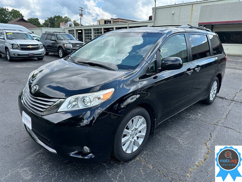 2015 Toyota Sienna XLE 7-Passenger - Photo 1 - Richmond, IN 47374