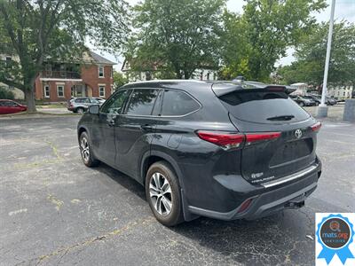 2022 Toyota Highlander XLE - Photo 4 - Richmond, IN 47374