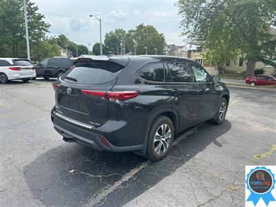 2022 Toyota Highlander XLE - Photo 3 - Richmond, IN 47374