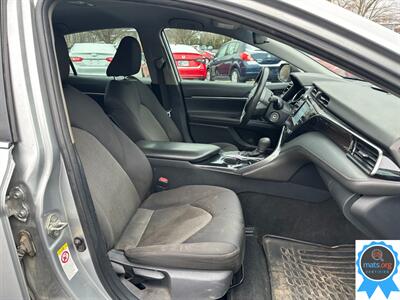 2019 Toyota Camry LE   - Photo 8 - Richmond, IN 47374