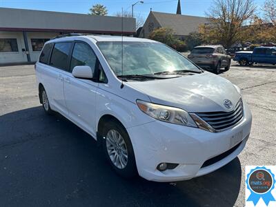 2013 Toyota Sienna XLE 8-Passenger   - Photo 2 - Richmond, IN 47374