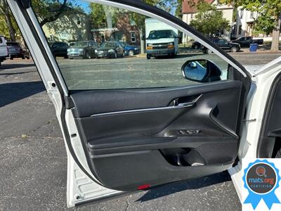2022 Toyota Camry SE   - Photo 8 - Richmond, IN 47374