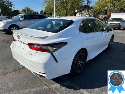 2022 Toyota Camry SE   - Photo 3 - Richmond, IN 47374