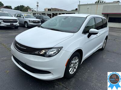 2022 Chrysler Voyager LX   - Photo 1 - Richmond, IN 47374