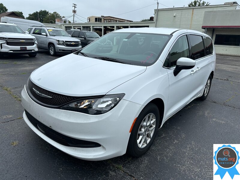 2022 Chrysler Voyager LX  
