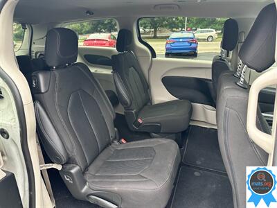 2022 Chrysler Voyager LX   - Photo 12 - Richmond, IN 47374
