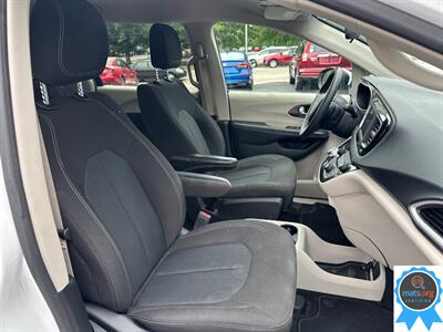 2022 Chrysler Voyager LX   - Photo 11 - Richmond, IN 47374