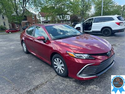 2022 Toyota Camry Hybrid LE - Photo 2 - Richmond, IN 47374