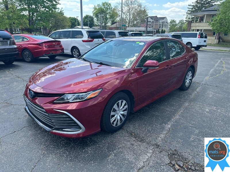 2022 Toyota Camry Hybrid LE   - Photo 1 - Richmond, IN 47374