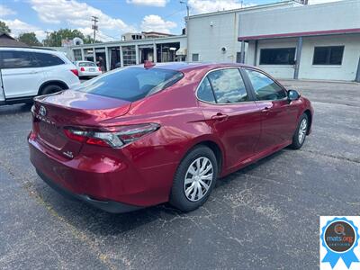 2022 Toyota Camry Hybrid LE - Photo 3 - Richmond, IN 47374