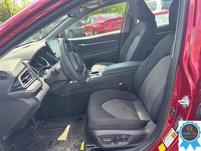 2022 Toyota Camry Hybrid LE - Photo 5 - Richmond, IN 47374
