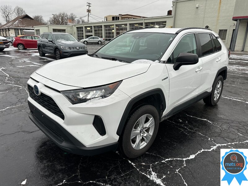 2020 Toyota RAV4 LE's photo
