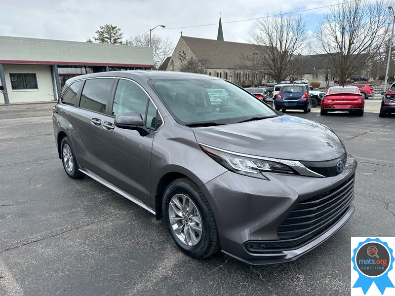 2022 Toyota Sienna LE 8-Passenger  