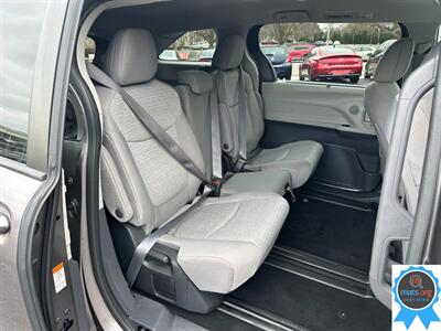 2022 Toyota Sienna LE 8-Passenger   - Photo 13 - Richmond, IN 47374