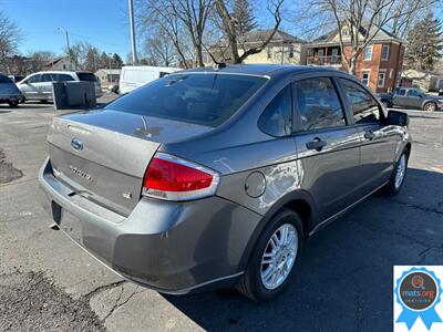 2010 Ford Focus SE   - Photo 3 - Richmond, IN 47374