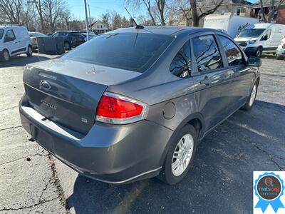 2010 Ford Focus SE   - Photo 3 - Richmond, IN 47374