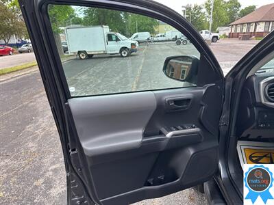 2022 Toyota Tacoma SR5 V6   - Photo 7 - Richmond, IN 47374