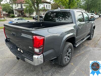 2022 Toyota Tacoma SR5 V6   - Photo 3 - Richmond, IN 47374