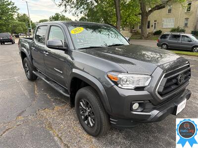 2022 Toyota Tacoma SR5 V6   - Photo 2 - Richmond, IN 47374