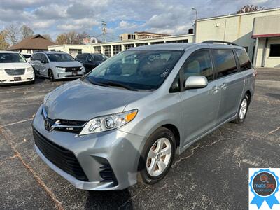 2019 Toyota Sienna LE 7-Passenger Auto Access Seat   - Photo 1 - Richmond, IN 47374