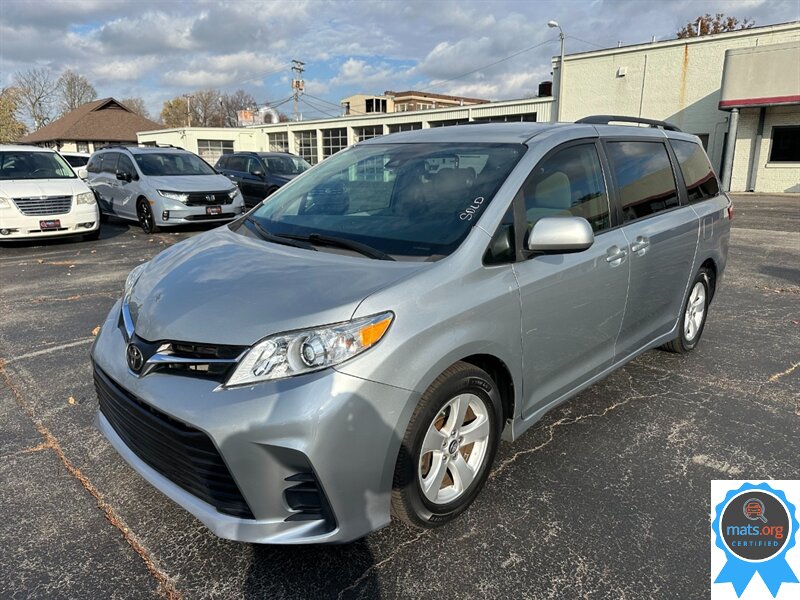 2019 Toyota Sienna LE 7-Passenger Auto Access Seat   - Photo 1 - Richmond, IN 47374
