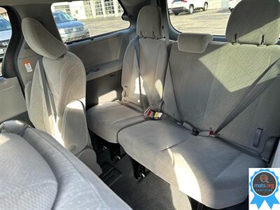 2019 Toyota Sienna LE 7-Passenger Auto Access Seat   - Photo 12 - Richmond, IN 47374
