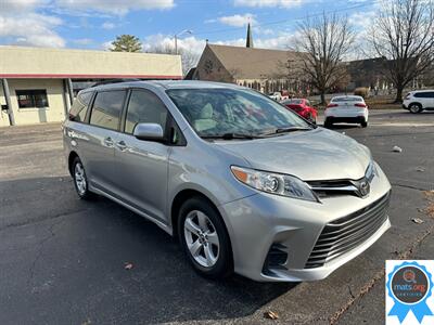 2019 Toyota Sienna LE 7-Passenger Auto Access Seat   - Photo 2 - Richmond, IN 47374